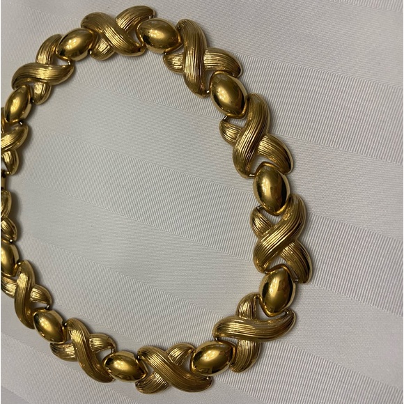 Vintage Butler Gold tone Choker style necklace - Picture 7 of 8